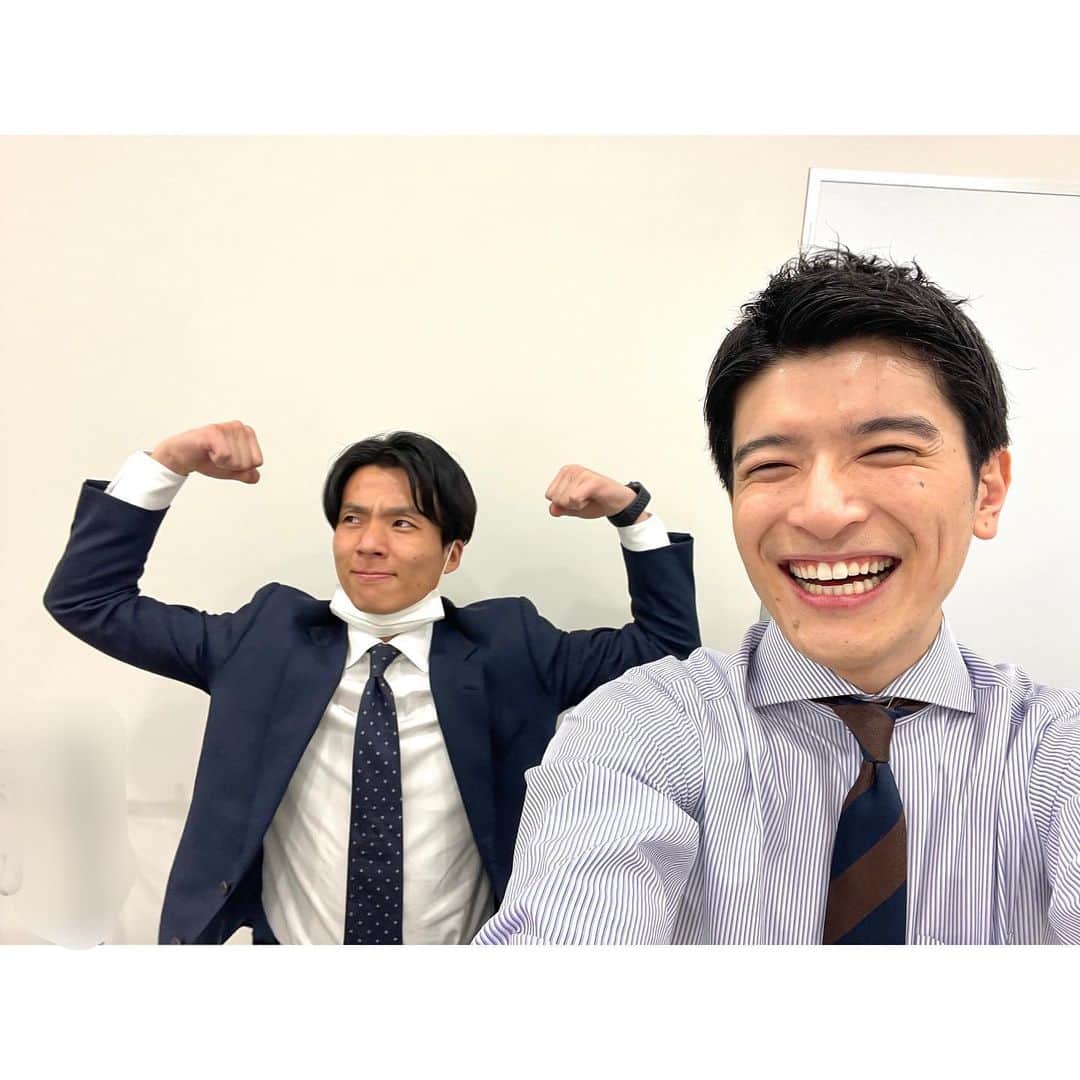 篠原光のインスタグラム：「. 1つ上の先輩、伊藤大海(ひろみ)さんとお仕事でした。 ものすごく斬新でものすごく楽しい収録！ 詳しくはまたお話しします！  . #伊藤大海さん #2017年入社 #🏃‍♂️⚾️🥊💃 #億ウォークの人 #1週間で24万歩くらい歩いてた #僕は半年かかる  #カメラ向けると変顔するタイプの照れ屋さん #新人の石川さんや #2年目の杉原さん( @sugihara_rin)なども #このタイプです #ちゃんと笑ってと言えば #笑ってくれます😌(3枚目)」