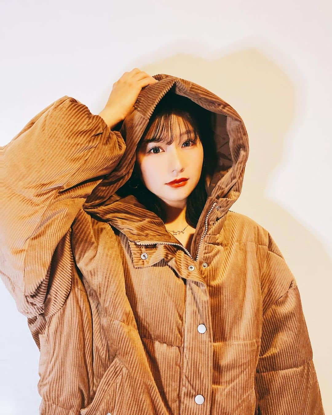 谷川愛梨のインスタグラム：「: 最近、朝晩 すっかり寒くなったね🥺❄️ 寒いのは苦手だけど 一目惚れしてGETした ボリュームスリーブジャケット着れて るんるんっ🐰💛 冬服が一番好きっ⛄️🎼 #resortnista」