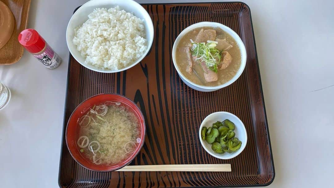 つるの剛士さんのインスタグラム写真 - (つるの剛士Instagram)「今日は茨城県、筑波サーキットにて、  走行ライセンス取得✨🏍  そして、 #筑波サーキット に来たら食べなきゃならぬ、世界一美味しいもつ煮込み定食！！  何度食べても本当に美味しい。。  さ、ライセンスも取得したので、 ツナギきて早く走りに来たい！  #乗るのたの士」11月17日 19時18分 - takeshi__tsuruno