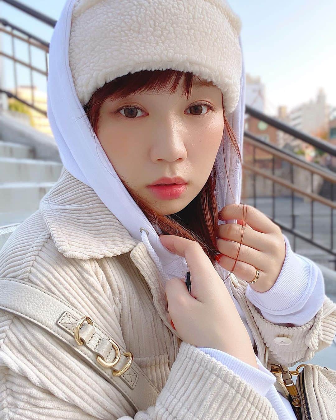 のインスタグラム：「. . インスタとTwitterの プロフィール写真を新しく したんだけど . 迷いに迷った写真たちも 貼らせていただく☺︎ . みんなはどれが良い？ 良かったらコメント お待ちしてまーす！」