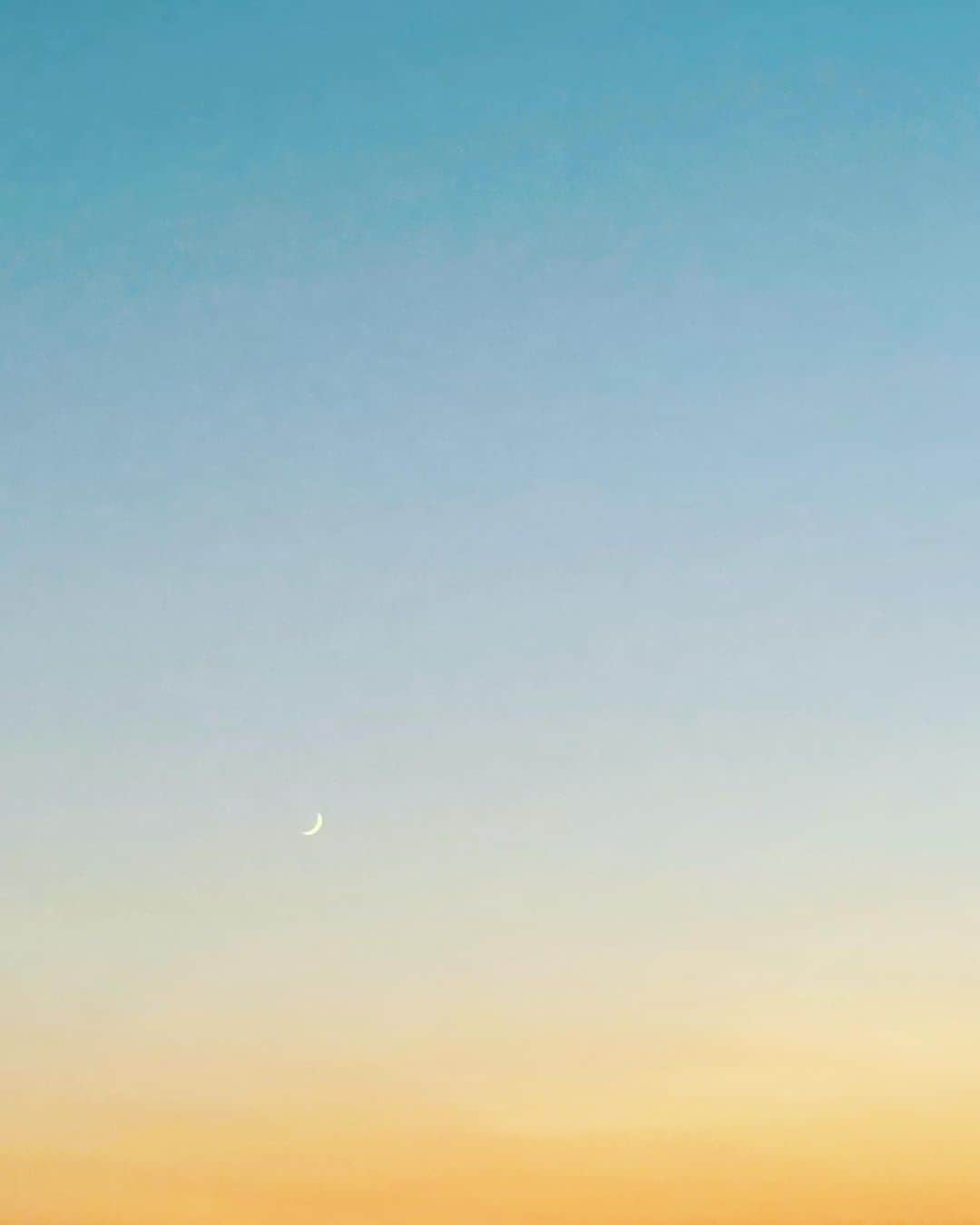 sioneのインスタグラム：「今日も良い空だった🌙  #shotoniphone」