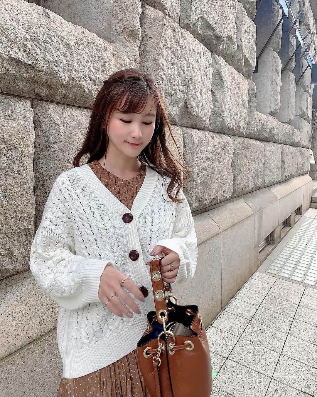 古賀文沙さんのインスタグラム写真 - (古賀文沙Instagram)「・ ・ ・  今日もおつかれさまでした💐  ・ ・ ・  one piece #snidel  knit #cocodeal bag #maisonvincent」11月17日 19時24分 - ayasa_koga
