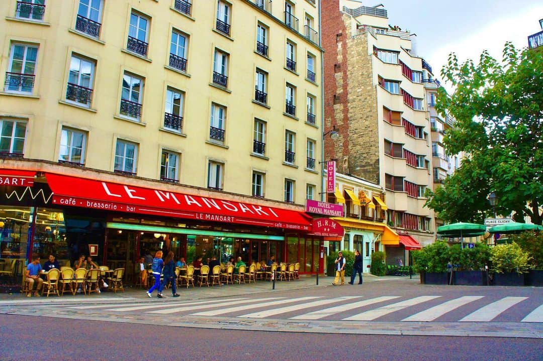 すずきあすかさんのインスタグラム写真 - (すずきあすかInstagram)「フランスの赤色、探してみたら丸一日でこんなに集まったよ！ ムーランルージュや映画アメリのカフェでいただいたクレームブリュレ…懐かしいなぁ  最後にフランスに行ったのは3年前。 また行けるようになりますように。  #フランス #France #モンマルトル #ムーランルージュ #街並み #映画好きな人と繋がりたい #パリ #カフェ好きな人と繋がりたい #SAGOjar #世界の路地 #世界のまっ赤 #あすにゃん旅行」11月17日 19時27分 - suzukiasukadesu
