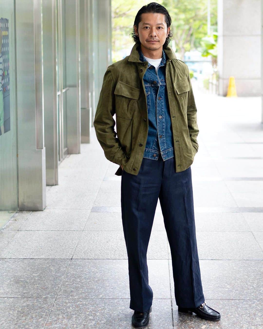 高田朋佳のインスタグラム：「Suede & denim.  ———————————————————————— #autmnoutfit  #dressstyle #elegantstyle #modernclassicstyle #newclassicstyle #fashion #mensfashion #mensdressstyle #suitsstyle #dapperstyle #takadachannel」