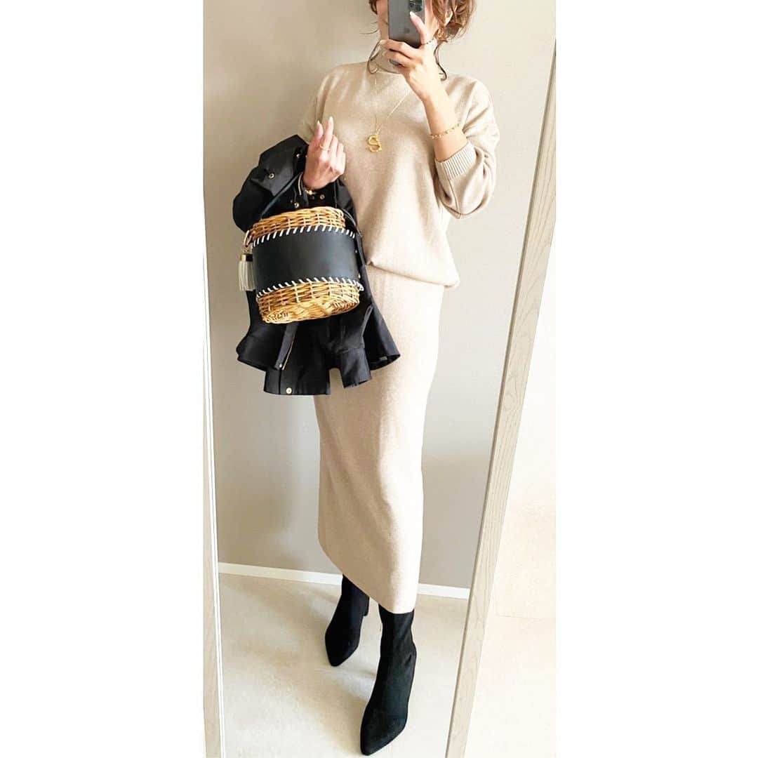 saaaay_kさんのインスタグラム写真 - (saaaay_kInstagram)「2020.11.17 coordinate…♡ このアウターももうかれこれ3年目に♩ ・ ・ もちっと素材が気持ちいいタートルニットの セットアップ完売していましたが再入荷してます🛒✨ ・ ・ 色違いのブラウンの方も人気！ どちらも大人っぽくておすすめです🙆‍♀️ ・ ・ outer/ @stylebar_online  set up/ @poshalma_official  bag/ @amongout  boots/ @zara ・ ・ #fashion#instafashion#cordinate#ootd#code#ファッション#コーデ#コーディネート#今日のコーデ#きれいめコーデ#きれいめファッション#大人コーデ#ママコーデ#40代コーデ#40代ファッション#アラフォーコーデ#アラフォーファッション#シンプルコーデ#秋コーデ#冬コーデ#セットアップコーデ」11月17日 19時40分 - saaaay_k