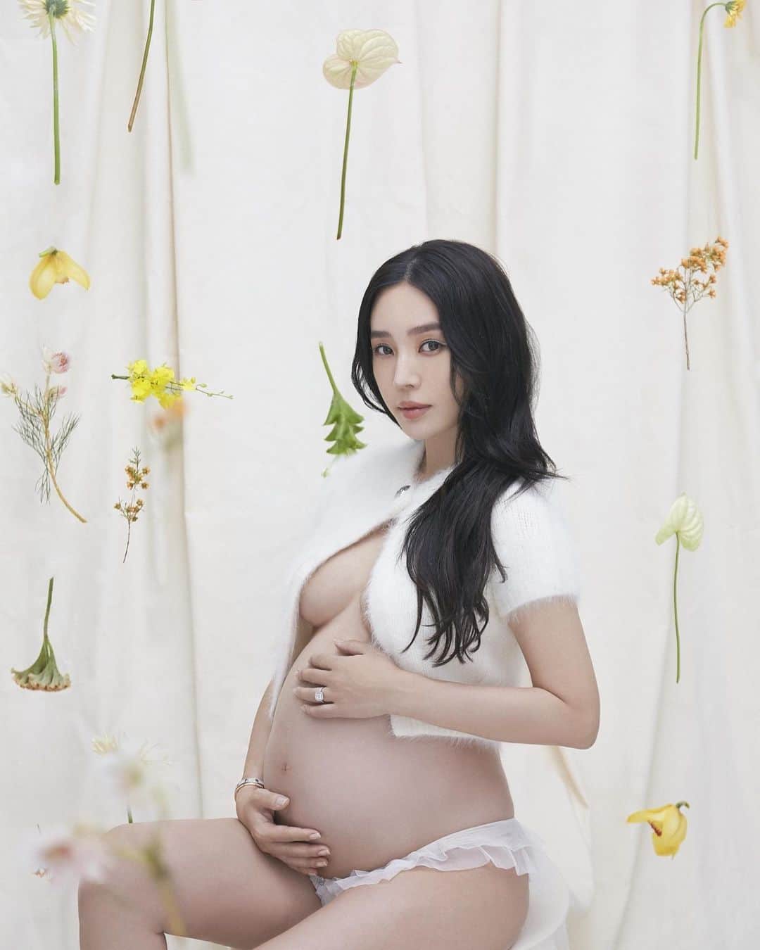 megbabyのインスタグラム：「🤰🏻🤍#35weekspregnant」