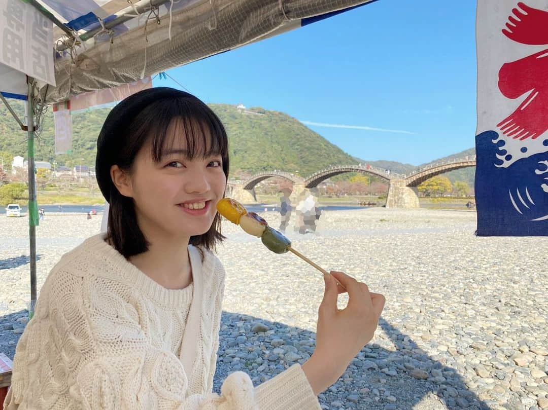 希山愛さんのインスタグラム写真 - (希山愛Instagram)「* お団子〜🍡 美味しかったし天気が良くて気持ちよかった😌  #飛行機雲と一緒に☁️ #ここはどこ〜  #希山愛 #ばってん少女隊」11月17日 20時09分 - kiyama_ai_official