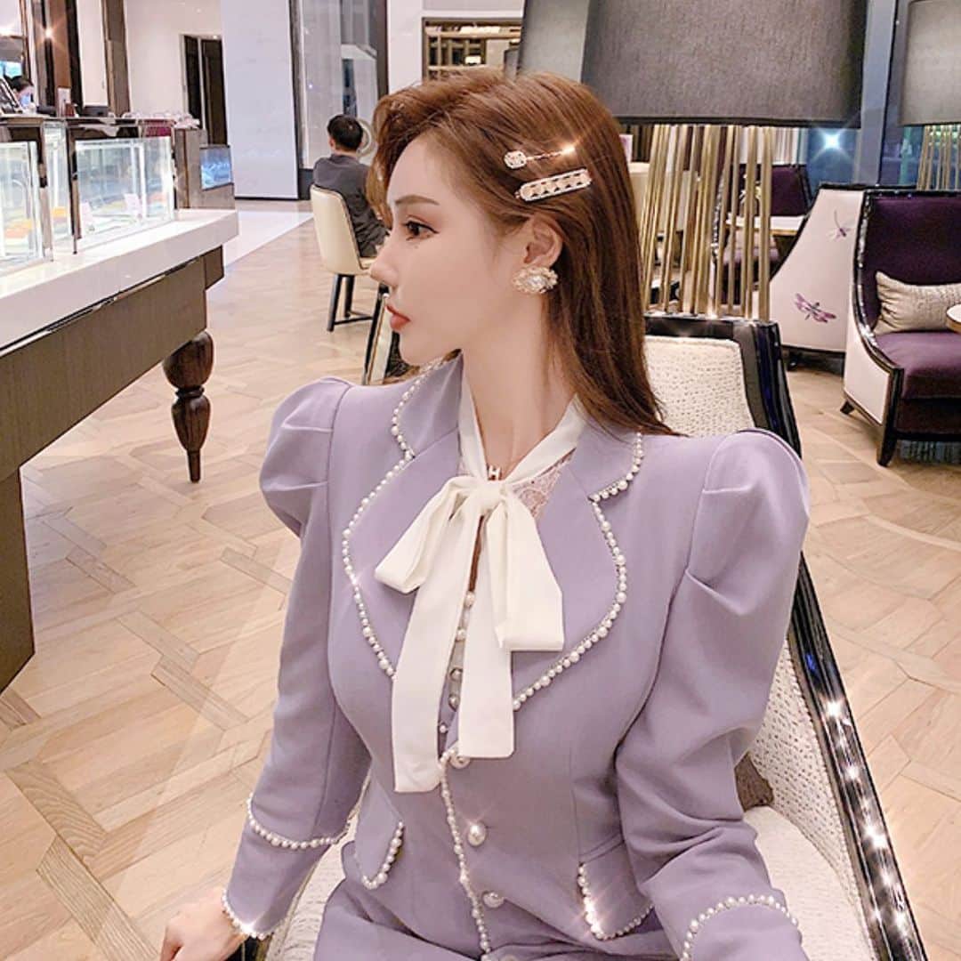 𝐵𝒐𝒖𝒒𝒖𝒆𝒕𝒅𝒆𝑴𝒂𝒓𝒊𝒆𝒆さんのインスタグラム写真 - (𝐵𝒐𝒖𝒒𝒖𝒆𝒕𝒅𝒆𝑴𝒂𝒓𝒊𝒆𝒆Instagram)「💜Muse lavender puff sleeve coat（No.301810） .  立体的なパフスリーブが上品なコート。 ラベンダーカラーが" IDOL LIKE "な1枚です💕  .」11月17日 20時01分 - bouquetdemariee.shop