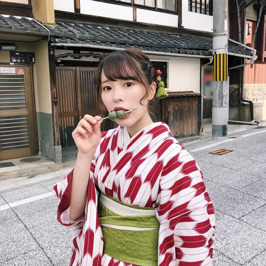 のインスタグラム：「花よりだーんご🍡 . . . #着物 #京都 #京都着物 #着物 #着物レンタル #京都着物レンタル #ヘアアレンジ #着物ヘア #成人式ヘア」