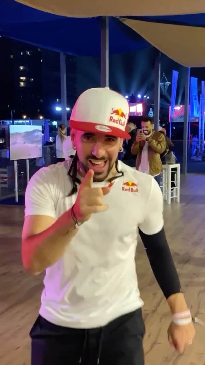 ショーン・ガルニエのインスタグラム：「Are you able to do it ?! 😅😂🔥 #urbanball #skills #panna #nutmegs #seangarnier #streetsoccer #urbanballer」