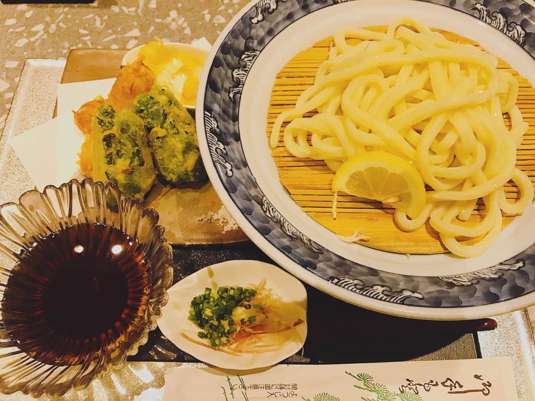 諏訪彩花のインスタグラム：「ちくわとピーマンの天ぷらおいしすぎた♡#うどん#だいすき」
