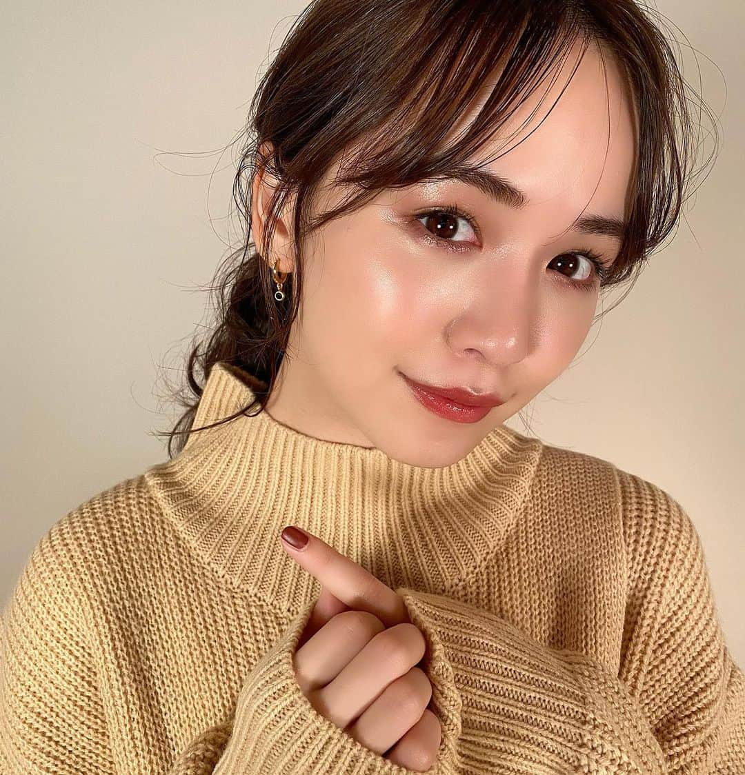 高橋有紀のインスタグラム：「@naturaglace_official インスタライブラストは最近ますます可愛いと評判のゆうこすとでした♡ 今回は限定のタッチオンカラーズのご紹介でした。普段から本当に愛用しているブランドさんなので本当にやりやすく、良いものをご紹介できて楽しいインスタライブでした！ 関わってくれた皆様、見てくれた皆様ありがとうございました☺️ ※ゆうこすが私服で着てきてくれた #jemma_yuki コラボ服可愛く着てくれてて嬉しかった〜🥰 #osakana_yuki #naturaglace  #ゆうこす」