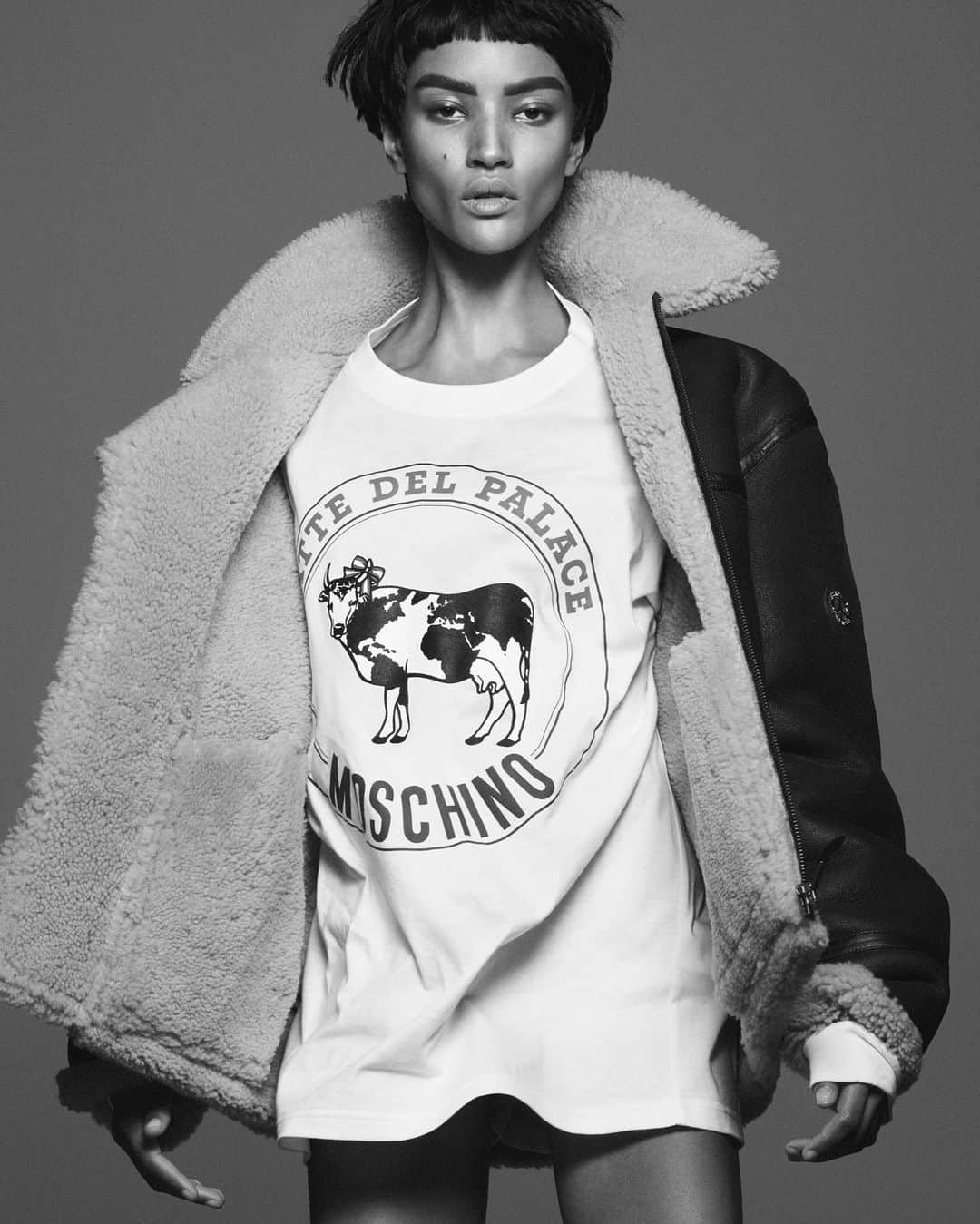 ジェレミー・スコットのインスタグラム：「@palaceskateboards @moschino 🐮 🇮🇹 LATTE DEL PALACE 📸 @davidsimsofficial ✌🏽& ❤️」