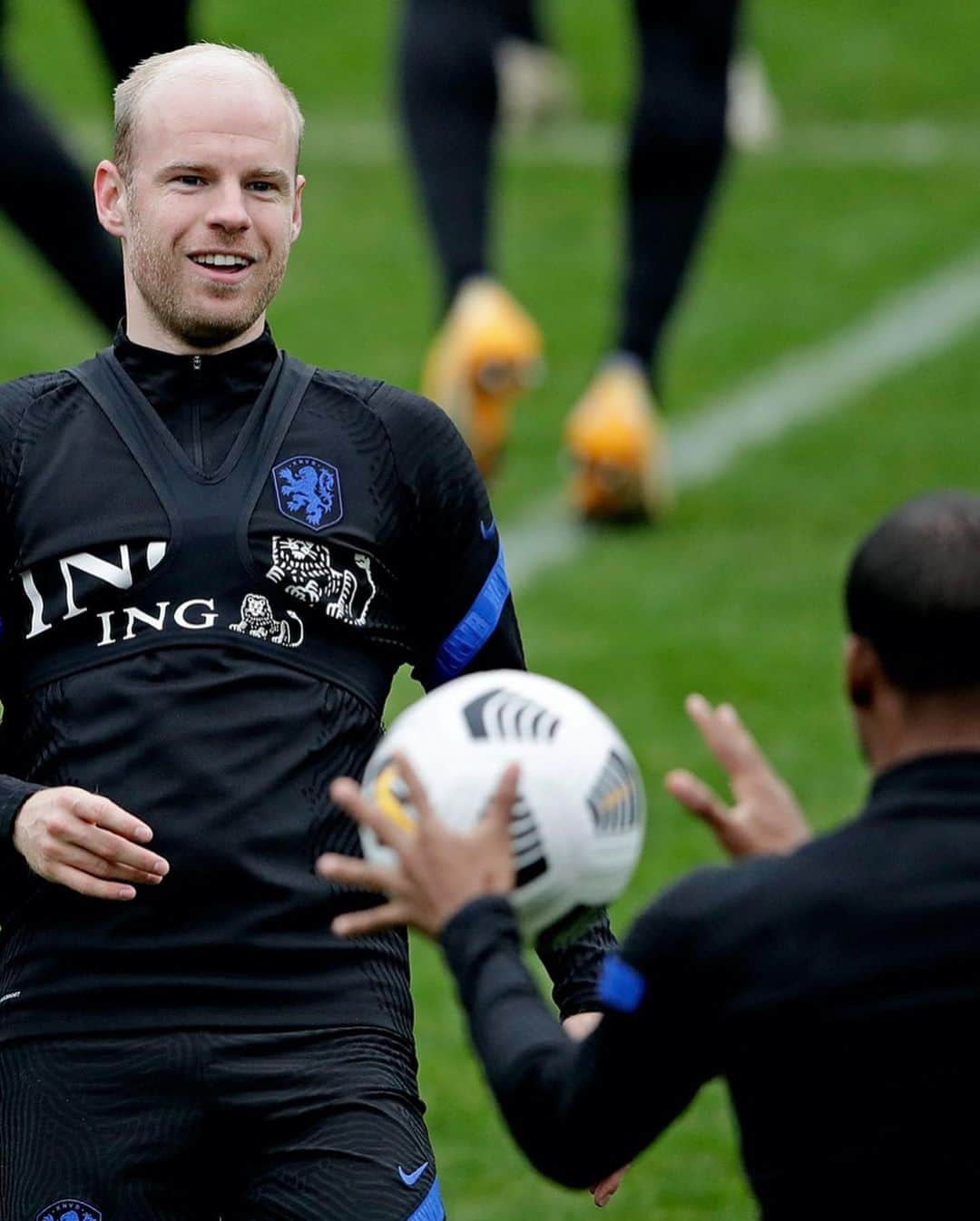 サッカー オランダ代表チームさんのインスタグラム写真 - (サッカー オランダ代表チームInstagram)「Laatste training in 🇳🇱! 🦁」11月17日 20時11分 - onsoranje