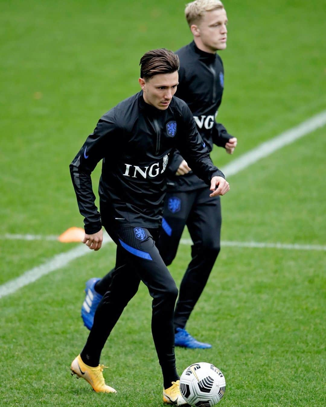 サッカー オランダ代表チームさんのインスタグラム写真 - (サッカー オランダ代表チームInstagram)「Laatste training in 🇳🇱! 🦁」11月17日 20時11分 - onsoranje