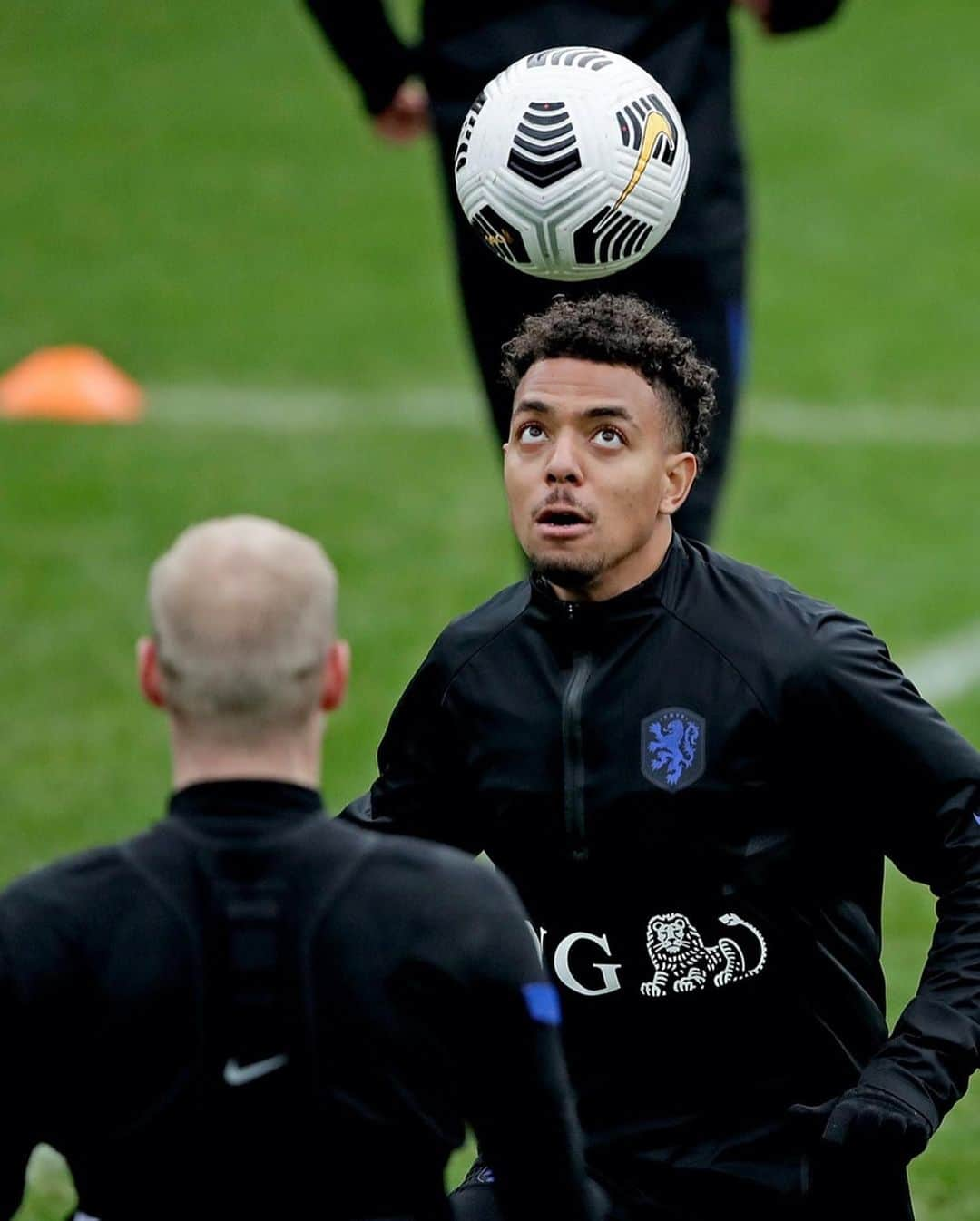 サッカー オランダ代表チームさんのインスタグラム写真 - (サッカー オランダ代表チームInstagram)「Laatste training in 🇳🇱! 🦁」11月17日 20時11分 - onsoranje