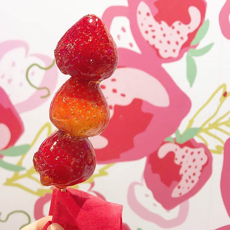のインスタグラム：「・﻿ 🍓﻿ 🍓﻿ 🍓﻿ ﻿ #渋谷109 #ストロベリーフェチ #いちごあめ #いちご飴 #いちご飴専門店 #渋谷グルメ #shibuya109」