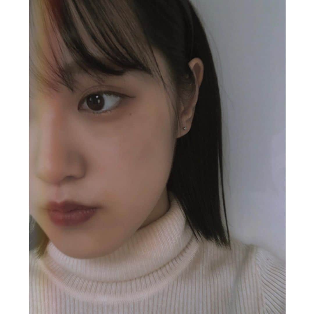 のインスタグラム：「. 今は黒髪💄 . . #小関舞 #黒髪 #ミディアムボブ  #髪伸ばそうかな」