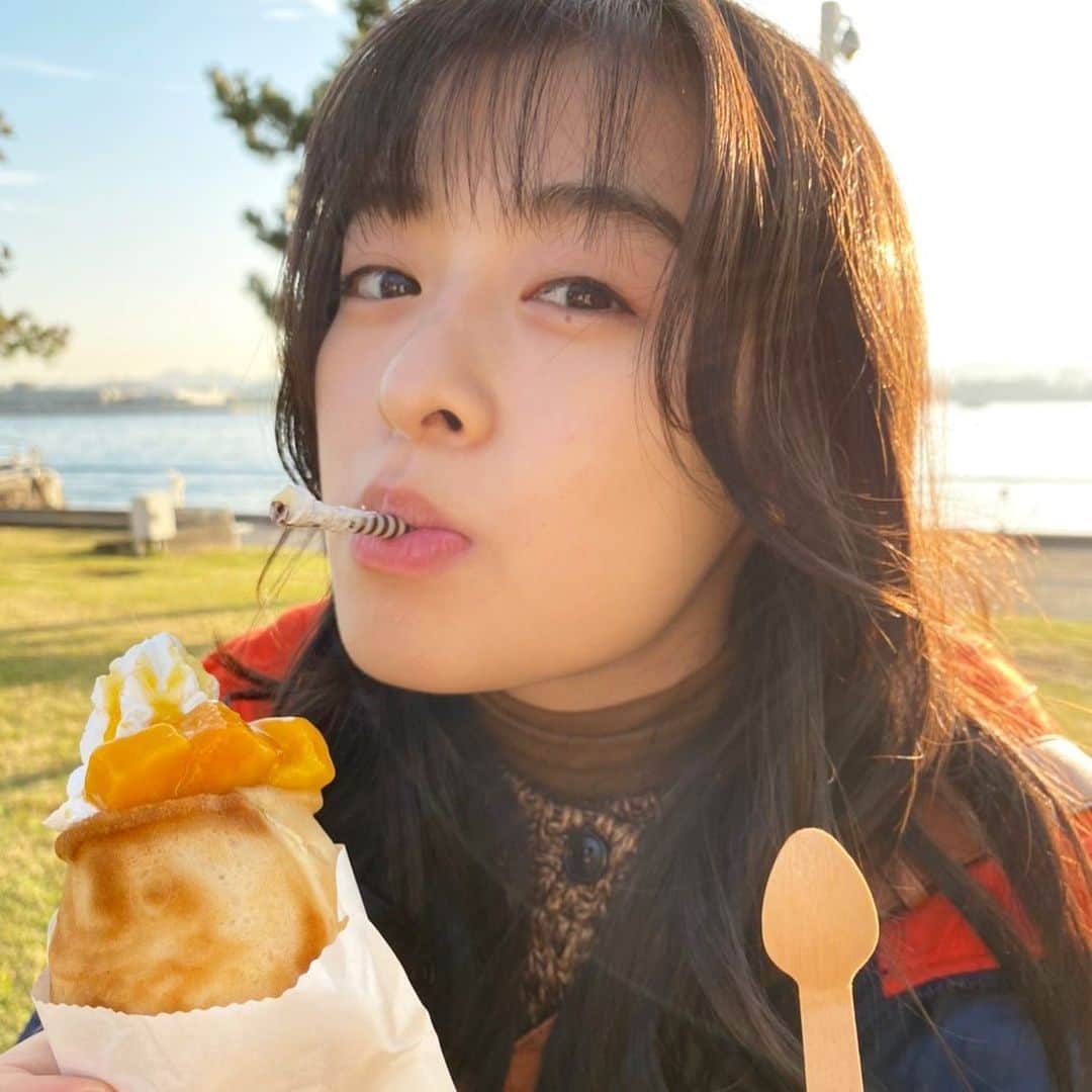 森七菜のインスタグラム：「この恋あたためますか 本日22:00より第5話放送です📸🎢🐟 4人の恋が、仕事が、夢が、、、色々と形が変わっていきます。 ぜひスイーツ片手に楽しんでください🍦🍮🥄 #恋あた」