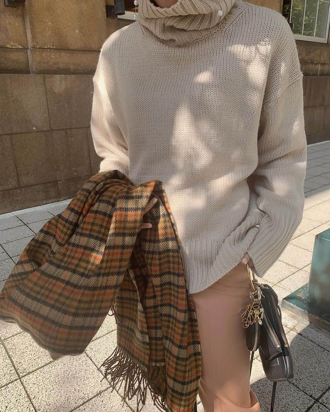 ___mikik___さんのインスタグラム写真 - (___mikik___Instagram)「いつかのしふく 今年はブーツスタイル沢山したいな👢💫 knit…#urs pants…#drawer stole、boots、bag…#hyeon」11月17日 20時33分 - ___mikik___