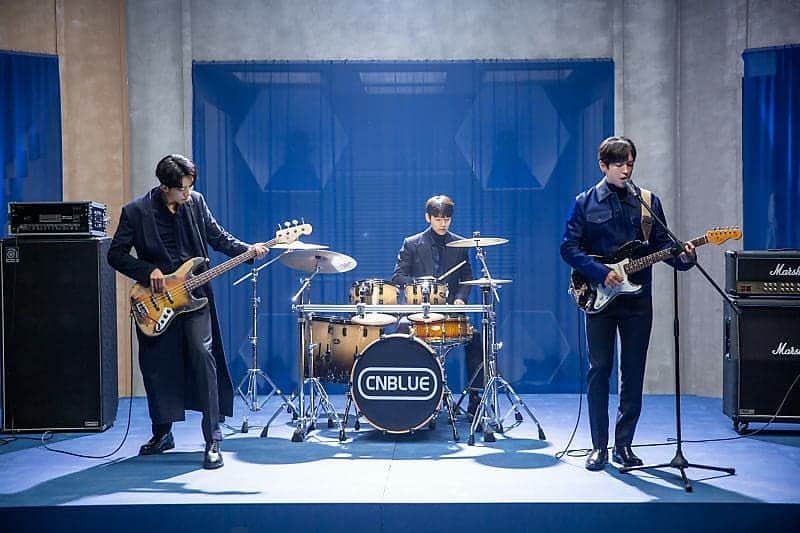 カン・ミニョクさんのインスタグラム写真 - (カン・ミニョクInstagram)「네이버 V live 통해서 CNBLUE 8TH MINI [RE-CODE] 'The Blue Present'로 인사드렸습니다. 모두모두 감사드립니다.  8번째 미니 앨범 RE-CODE에 담긴 음악 많이 사랑해주세요~」11月17日 20時43分 - mr_kanggun