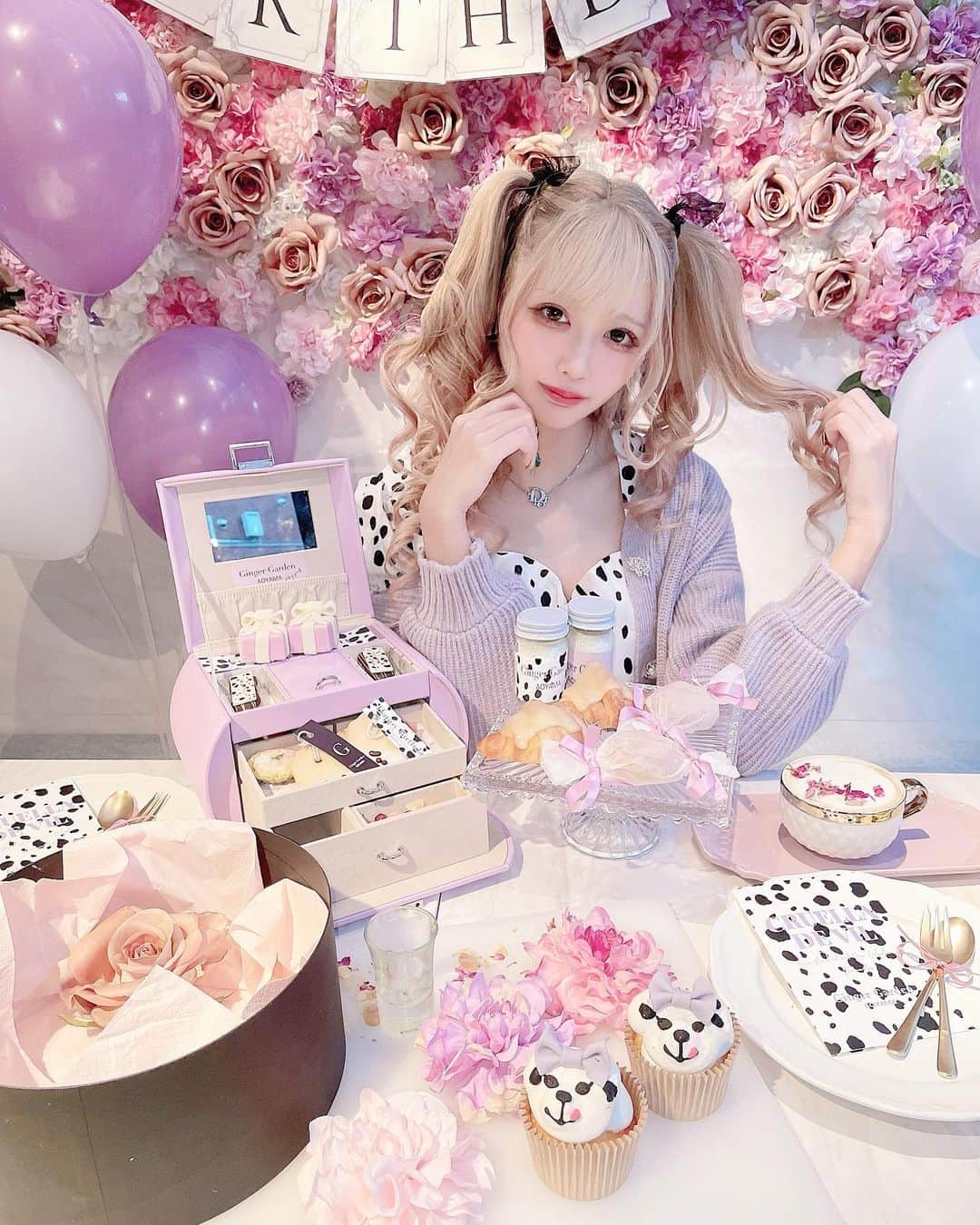 のインスタグラム：「@gingergardenaoyama のアフタヌーンティー新作😈☂️🍇🍆👾🔮💜🎵  メレンゲをのっけるチャイティーがかわいすぎた🐶💕500円なの！  アフタヌーンティーにぴったりなワンピースとカーディガンは @selectshop_lumignon のもの♪冬服たくさん買った！！  ヘアセット @otaku_hairdresser   #ジンジャーガーデン青山#gingergardenaoyama#afternoontea#アフタヌーンティー#アフタヌーンティーセット#アフタヌーン#表参道カフェ#表参道ランチ#パープル#パープルコーデ#パープルカラー#セレクトショップ #selectshop #lumignon #海外 #海外ファッション #韓国ファッション #インポートセレクトショップ #プチプラファッション」