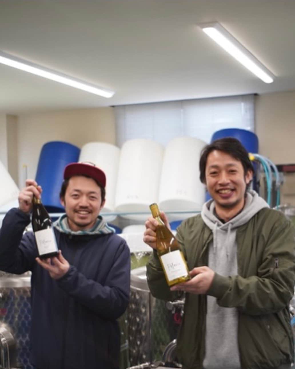千代田唯さんのインスタグラム写真 - (千代田唯Instagram)「🌸『日本ワイン.jp×ル・ミリュウ　新作ワインを楽しむ会』🌸 11/26 19時〜オンラインイベントを行います！！私はMCで参加します✨  長野県安曇野市でご活躍のル・ミリュウ 代表塩瀬さんにたくさんお話を伺いましょうっっ❣️  一緒に新作のワインをたのしみませんか？^_^ 初めての試みなので応援してもらえたら心強いです✨ ご参加おまちしてます🥰  ♦️ご参加はこちらから https://nihonwine.jp/event-info/lemilieu-event/ （日本ワイン.jpで検索）  ①巨峰&ナイアガラ（新作） ②竜眼オレンジ  今回のイベントでは数量限定で通常よりお求めやすくなってます✨  🔶ル・ミリュウ https://le-milieu.co.jp/company/lemilieu/  #ルミリュウ#日本ワイン#ワインスタグラム#ワイン好きな人と繋がりたい#ミスワイン#ミスワイン2019#日本ワインを日常に#ワイン好き#ワイン女子#日本ワイン好きな人と繋がりたい#オンラインイベント#ワインイベント#日本ワインjp##ワインエキスパート#wine#japanesewine#instawine#長野県#winelover#長野ワイン」11月17日 20時52分 - chiyodayui0920