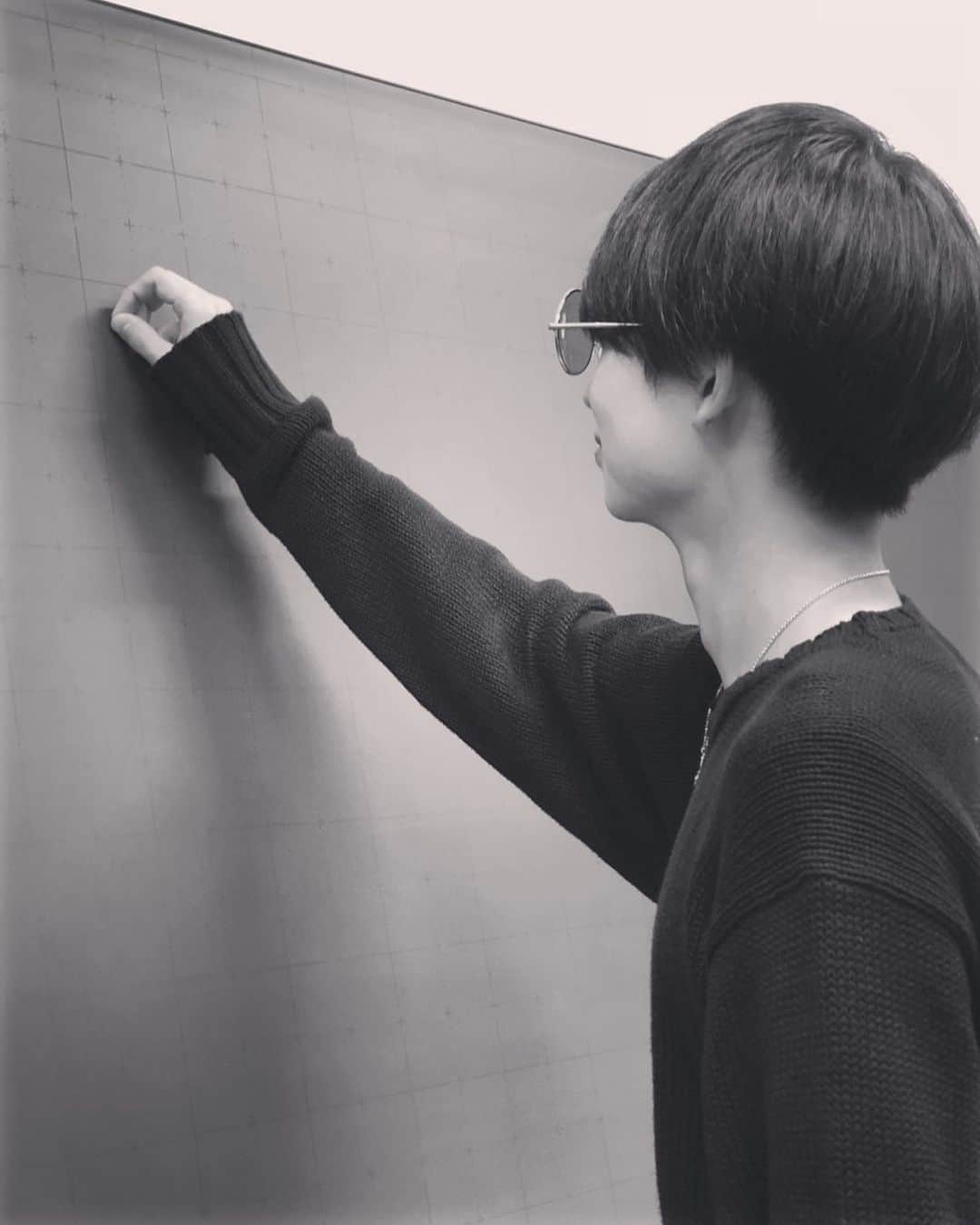 綱啓永さんのインスタグラム写真 - (綱啓永Instagram)「それでは、授業を始めます。☺︎」11月17日 20時49分 - tsuna_keito