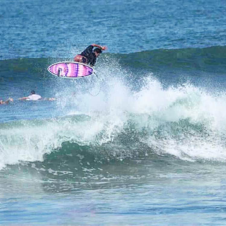 金尾玲生さんのインスタグラム写真 - (金尾玲生Instagram)「.  Surf surf surf!!!  毎日サーフィンできて本当に最高。  こんな幸せな毎日が明日で最後。  最後のラウンドも楽しみます！  📸by @tono_vargas   #bali #surfing #バリ島 #サーフィン」11月17日 20時51分 - reokanao