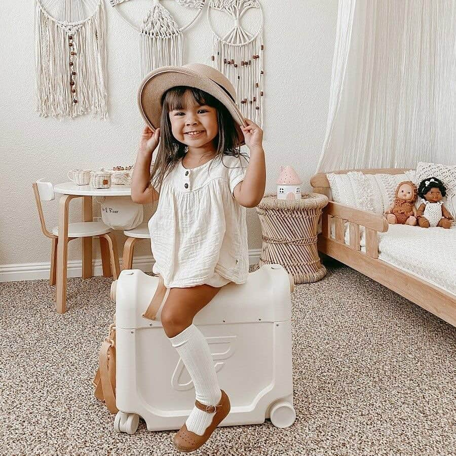 Stokke Japanさんのインスタグラム写真 - (Stokke JapanInstagram)「明日発売！⠀ ジェットキッズ by ストッケの新コレクション Fly me to the moon - 月まで飛んでいこう が明日から全国で発売になります。 ※Stokke.comでは明日の夕方頃からサイト掲載の予定です ⠀ 満月のきらきらした光をイメージしたホワイトと、ミステリアスな新月をイメージしたブラック。今までのジェットキッズのイメージを一新する、ベーシックながらも子どもの想像力をかき立てるカラーリングです。どちらの色もジェンダーを問わずお使いいただけます。これからの行楽シーズンに。クリスマスプレゼントにもぴったりですよ 🎄⠀ ⠀ 明日、このジェットキッズに関する素敵な情報をお届けしますのでお楽しみに♪⠀ ⠀ #ストッケ #ジェットキッズ #ジェットキッズバイストッケ #ジェットキッズbyストッケ #子連れ旅行 #子連れ海外 #子連れ旅 #子どもと行く沖縄 #子ども用スーツケース #ジェットキッズ新幹線 #子鉄 #ママ鉄 #子連れ新幹線 #新幹線デビュー #クリスマスプレゼント #国内旅行 #久々の旅行」11月17日 21時01分 - stokkejapan