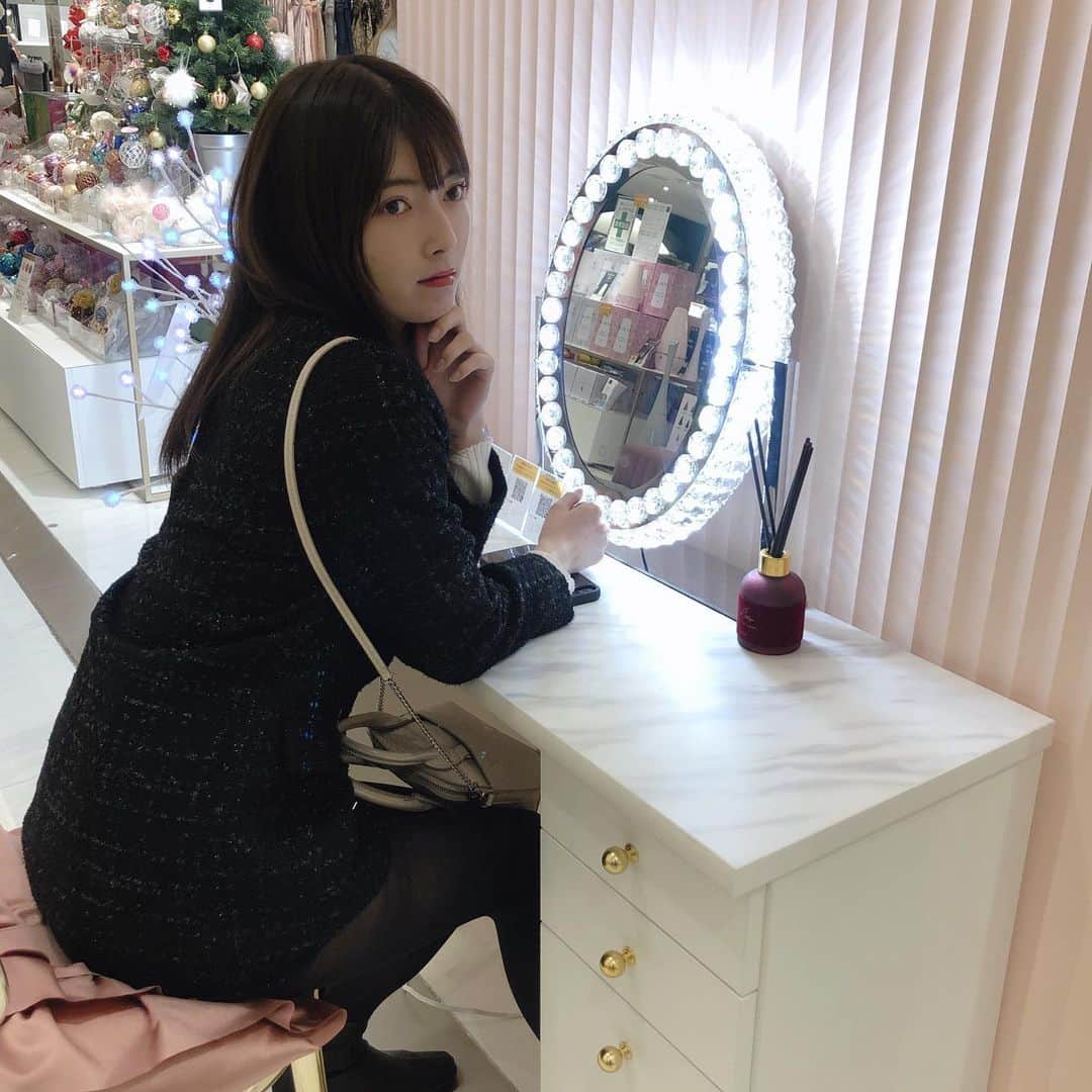 日下部美愛のインスタグラム：「何枚目が好き〜？  #photo #japan #model #me #hair #fashion #fashionblogger #makeup  #followme #selfie #instagood #camera #instadaily #dailylook #한국 #맞팔 #사진 #데일리 #데일리룩」
