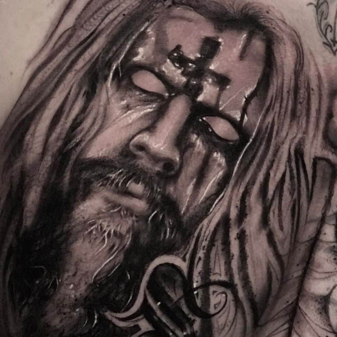 ロブ・ゾンビのインスタグラム：「It’s TATTOO TUESDAY! All the kids want an RZ tattoo. Here are sample of what’s out there. 👍🏼💀If you see yours let us know in the comments ☠️ #robzombie #tattootuesday」