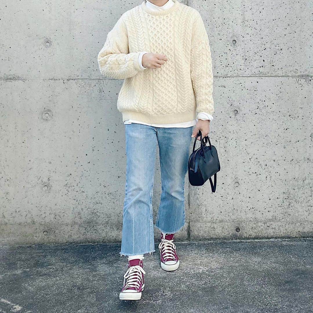 ryokoさんのインスタグラム写真 - (ryokoInstagram)「▪︎ . ニットとデニムの定番コーデ . . . knit #vintage bottoms #levis517 shoes #converse  bag #artsandscience」11月17日 20時58分 - ryo___ka