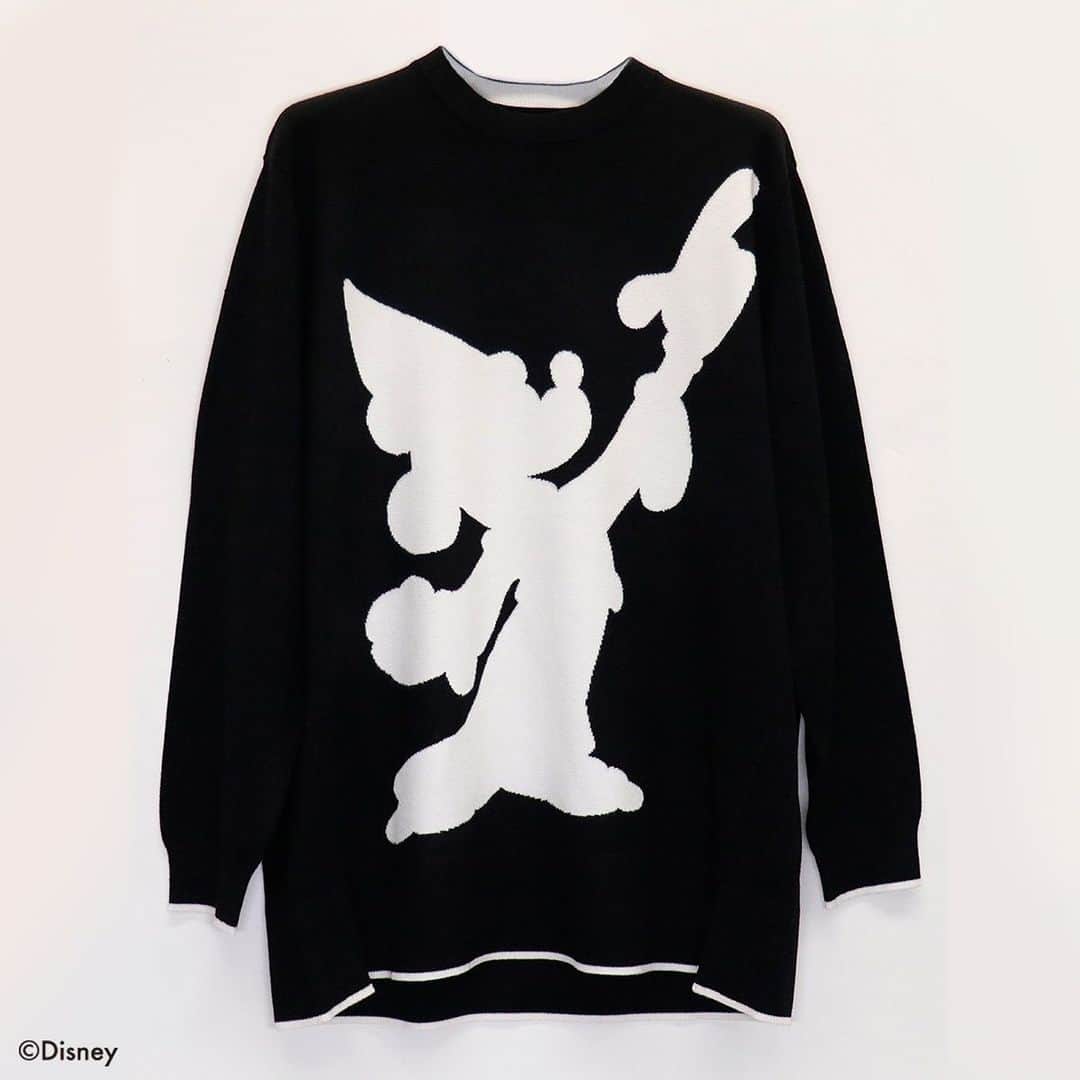 ANTEPRIMAさんのインスタグラム写真 - (ANTEPRIMAInstagram)「Perfectly captured the magical moment where the Magical Broom is brought to life by Sorcerer Mickey, the silhouette of the legendary Sorcerer Mickey and Magic Broom are transformed as intarsia motif on the everyday pullover design, available in 2 monochrome colourways.   #DisneyFantasia #MagicBroom #Mickey #MickeyMouse #Anteprima #Disney #WIREBAG #FW20 #fashion #italian #luxury #bag #botd #ミッキーマウス #ミニーマウス #アンテプリマ #ワイヤーバッグ #패션 #ディズニーコーデ #ディズニーバウンド #ミニーちゃんバウンド #ディズニー好き #ディズニー写真部 #ミッキーミニーコーデ」11月17日 21時03分 - anteprimaofficial