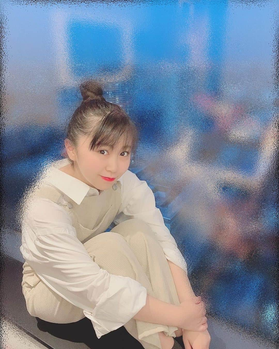 須田理夏子さんのインスタグラム写真 - (須田理夏子Instagram)「・ ・ ・ 久しぶりにオーバーオール着た💕  #高校3年生  #jkブランド #jk  #おしゃれ  #me #系統バラバラ系女子  #須田理夏子 #乃木坂46  #乃木坂好きな人と繋がりたい #乃木坂好きな女ヲタさんと繋がりたい #乃木坂 #3期生 #岩本蓮加 #岩本蓮加推し #photo  #photography #followｍe  #黒髪 #オーバーオール #おだんごヘア  #キメ顔」11月17日 21時06分 - sudarikako