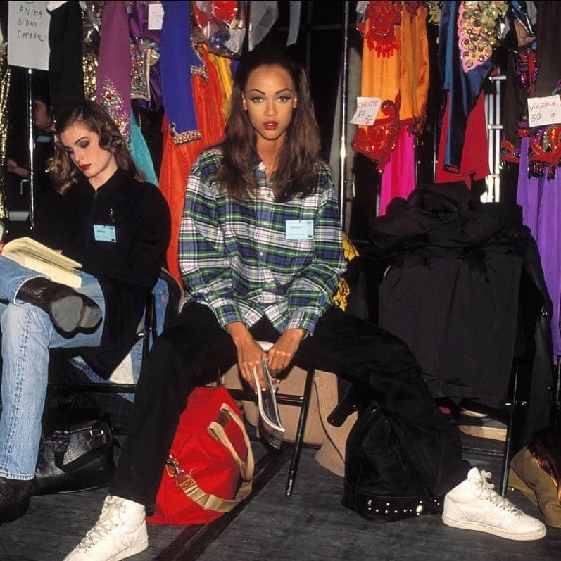 エルエヌシーシーのインスタグラム：「LN-CC Inspiration: Tyra Banks backstage at Yves Saint Laurent in 1992. #archive」