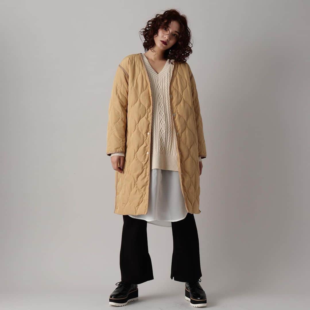 ozoc_officialのインスタグラム：「【2020 WINTER OUTER CATALOG】﻿ ﻿ ……………………………………………………﻿ ﻿ いよいよ冬本番。今年はどのアウターにする？？﻿ ﻿ ◾︎キルティングコートはレイヤードスタイルで今年らしくゆるっと﻿ ﻿ ……………………………………………………﻿ ﻿ ﻿ ﻿ #OZOC #オゾック﻿ ﻿ #coordinate #ファッション　#コーディネート #コーデ #大人カジュアル #カジュアルコーデ #大人かわいい #ootd #code #outfit #fashion #きょコ #リラックスコーデ #autumn #今日のコーデ　#着回しコーデ　#アウターコーデ #秋冬コーデ　#コート #冬コーデ　#冬服コーデ」