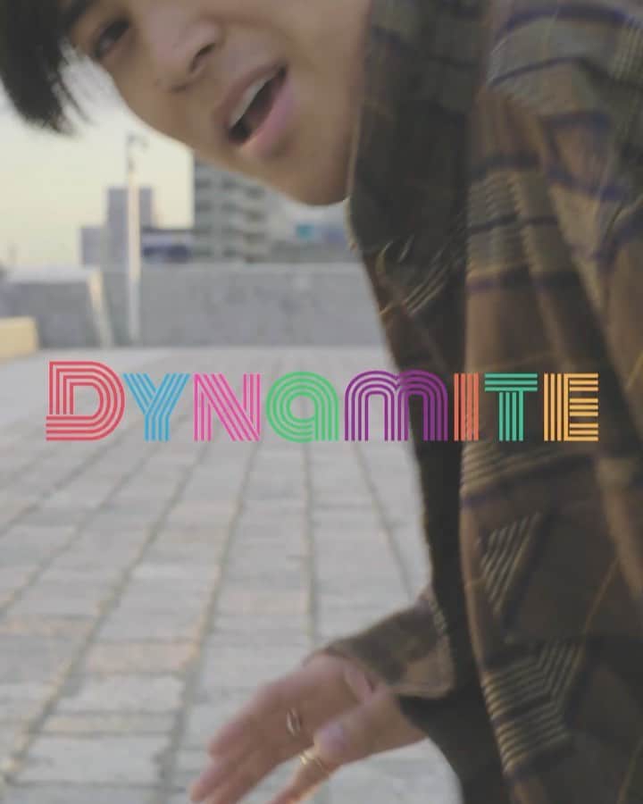 井澤勇貴のインスタグラム：「定期的に何かの振り付けを覚えて載せていこうと思う。  #bts #dynamite」