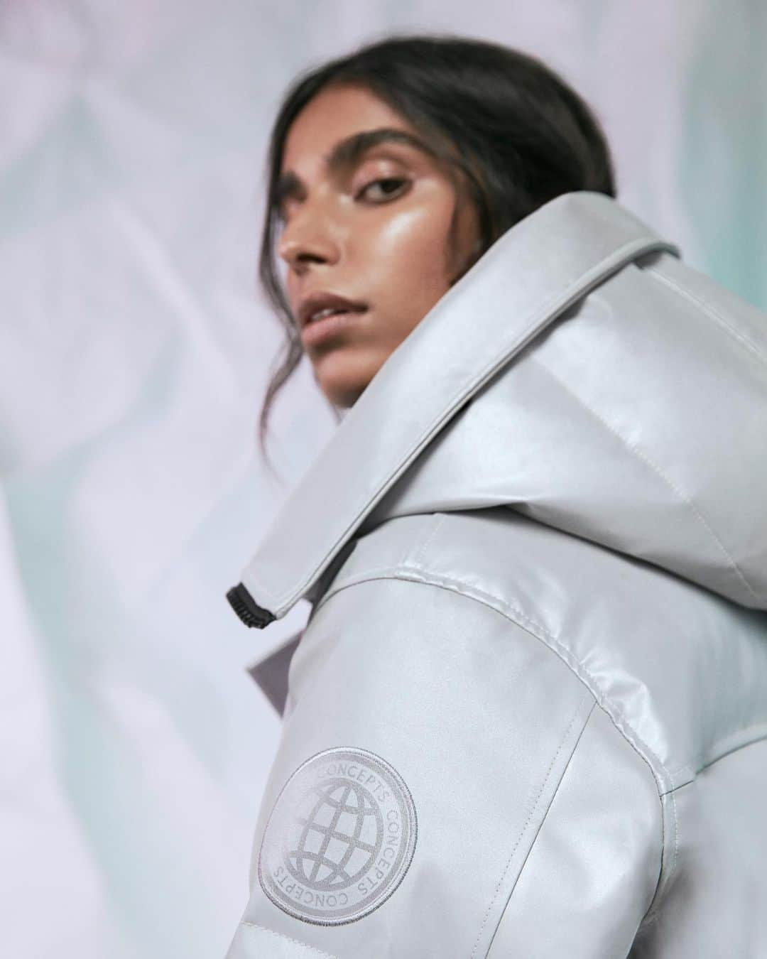 HYPEBEASTさんのインスタグラム写真 - (HYPEBEASTInstagram)「@hypebeaststyle: @canadagoose and @cncpts have readied a fully-reflective MacMillian Parka. Blending the functional expertise of Canada Goose with the style of Concepts, the unisex piece arrives in a gray colorway that becomes fully reflective when hit with light in darkness. On the left arm, the classic Canada Goose disc has been replaced with a unique reflective one that switches between the two brands’ logos depending on the angle. It’s set to be available at both the Canada Goose and Concepts webstores come November 20 for $1,250 USD.⁠⠀ Photo: Canada Goose/Concepts」11月17日 21時26分 - hypebeast