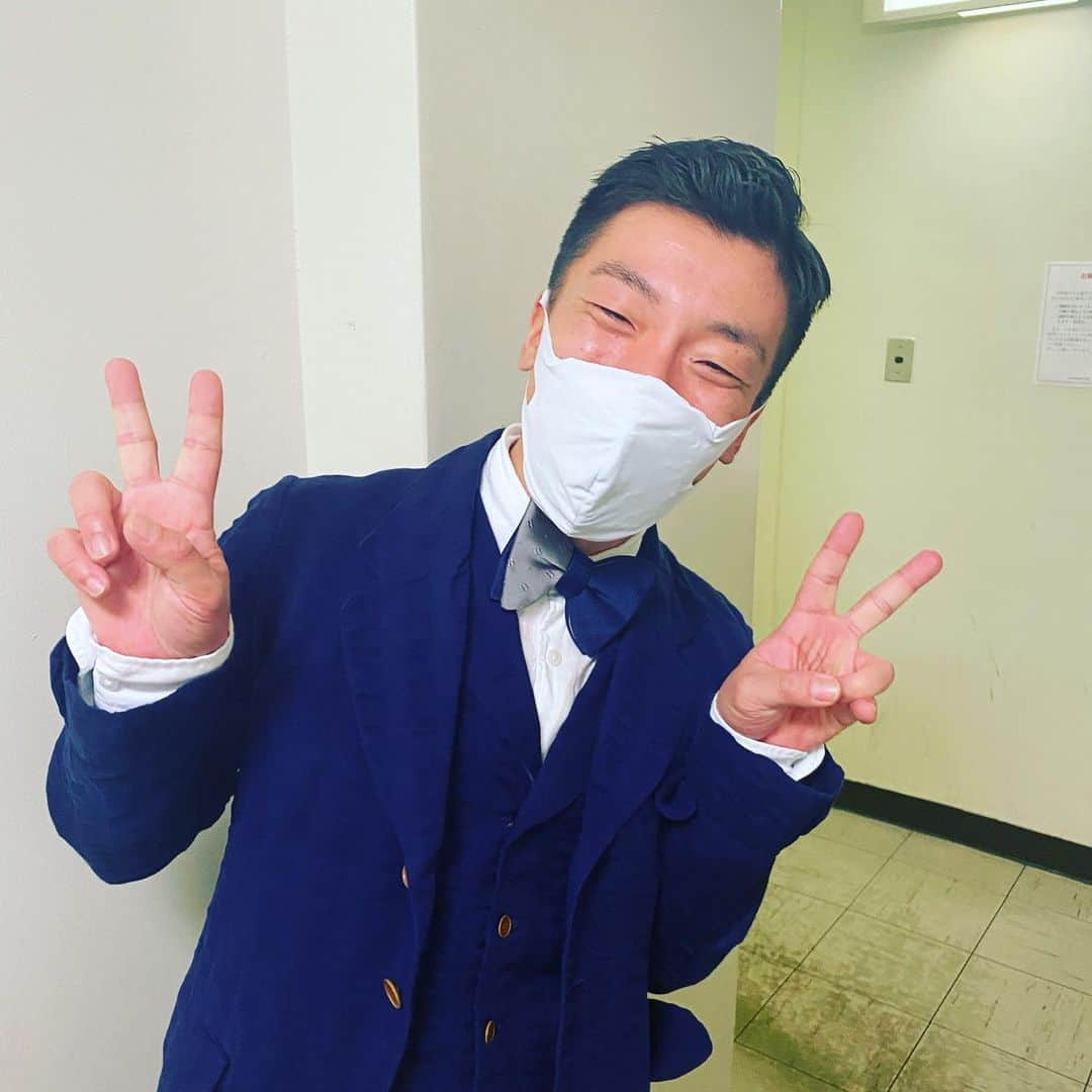 がんばる太郎のインスタグラム：「エイトブリッジ別府さん！ 以前、ライブでご一緒した時にパシャリ！！📸 かつては毎週ライブで一緒だったのに、 いまや完全にテレビの人ですね！📺👏 またテレビで共演したいです！💕 #エイトブリッジ  さん」