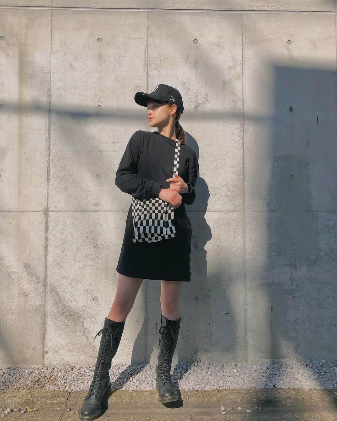 YUMIKO TANAHASHIのインスタグラム：「お気に入りのショルダーバッグ⚪️⚫️ 黒白チェックがめちゃくちゃ可愛い  #outfit #ootd」