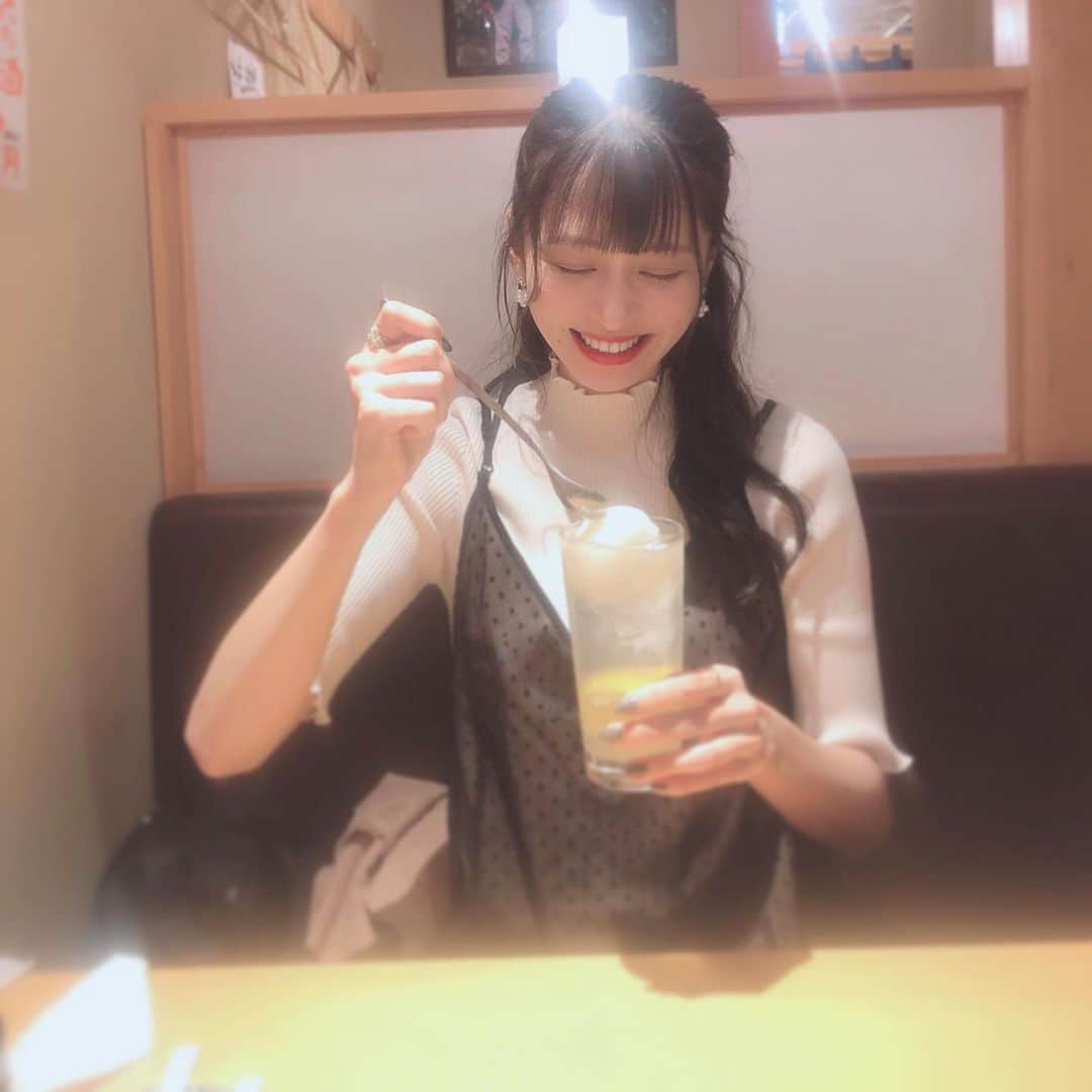 四島早紀さんのインスタグラム写真 - (四島早紀Instagram)「一緒に呑みませんか〜〜？？🍋🍹♡ . これはジュースです🍹と言いたいけど… #レモンチューハイ 🍋 レモンシャーベット🍋🍨入り〜〜！ 酸っぱくて美味しかった❤︎🍹 . . . #東京 #お酒 #レモンサワー #レモン酎ハイ #お酒好き女子 .笑 #お酒好き #都内グルメ #sake #likeforlikes #like4likes #japanese #japanesegirl #黒髪 #黒髪ロング #fff  #🍶 #🍋」11月17日 21時39分 - saki_shishima