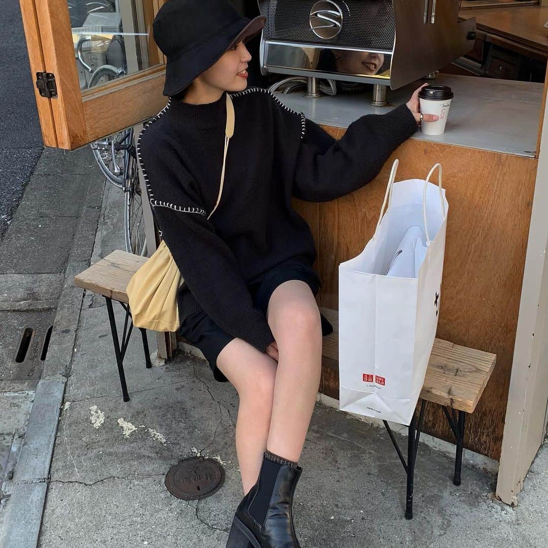 山本 絵里加のインスタグラム：「_ もうさすがに足出すの寒いよね😭夏より冬服の足出しがすきなんだよなあ♡ #ootd#fashion#puu_fashion」