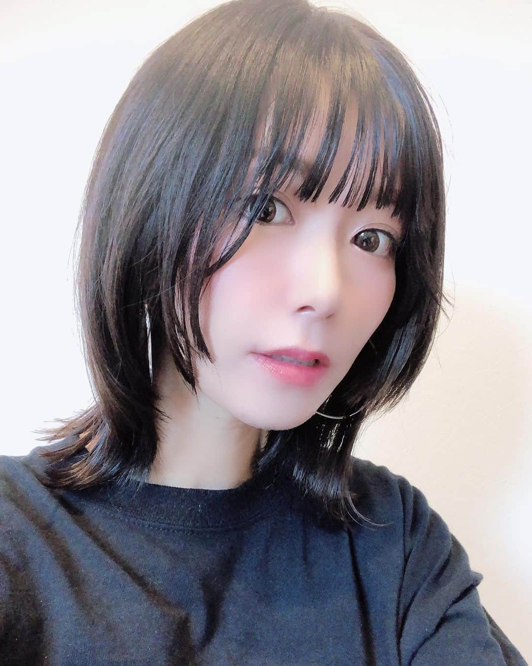 夏奈子のインスタグラム：「自分で初セット💇‍♀️ 秒で乾く。 秒で終わる。  #髪 #ヘア」