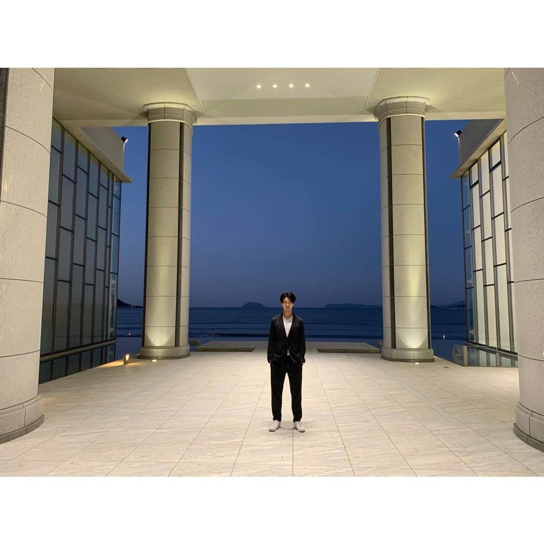 南圭介さんのインスタグラム写真 - (南圭介Instagram)「南は唐津の柱になる。  I was standing against the Karatsu Bay.  Saya berdiri tegak🇮🇩  #佐賀さいこうフェス2020  #3×3 #basketball #sagasupergames2020  #佐賀 #saga #唐津 #karatsu  #唐津シーサイドホテル」11月17日 21時44分 - keisuke_minami73