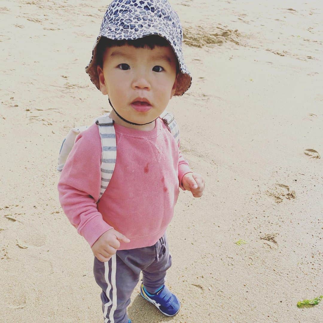 丸本莉子さんのインスタグラム写真 - (丸本莉子Instagram)「1歳4ヶ月。あさひくん、とうとう2歳の甥っ子（誕生日近いから丸々1年離れてる）の身長、体重を抜きました。🧐めちゃくちゃ大きく元気に育ってます𓀃飛行機とトトロが好きなようです✈️💨」11月17日 21時50分 - marumotoriko