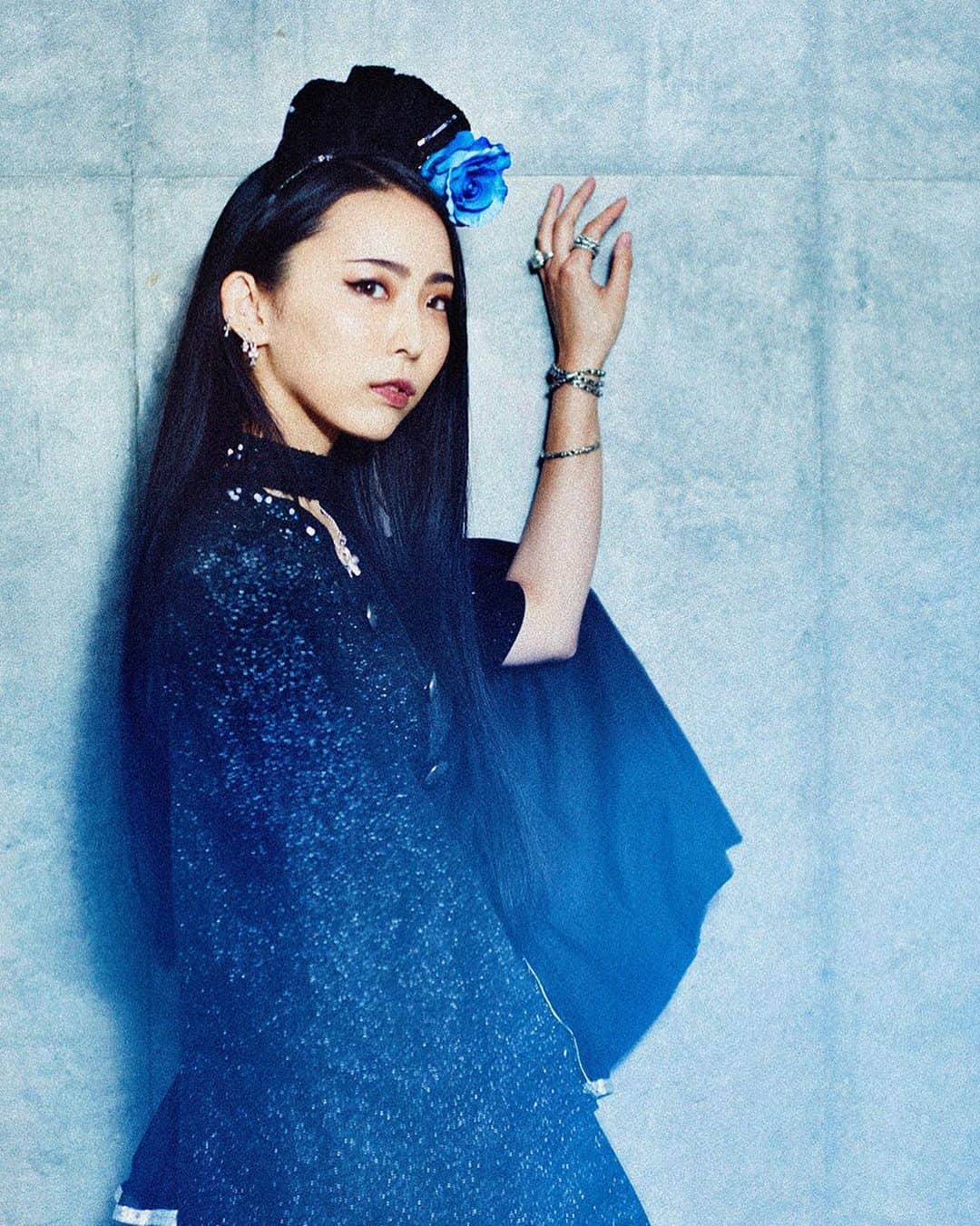 彩姫のインスタグラム：「﻿ ﻿ 焦らすつもりはなかったけど…焦らしたみたいになっちゃった(メンバーさんたち載せるなら教えてよぉ…もしかしてさいちゃんが忘れてただけ？)﻿ ﻿ ﻿ まぁ、新しいアーティスト写真というものです﻿ お納めください。﻿ ﻿ #bandmaid﻿ #saiki﻿ ﻿」
