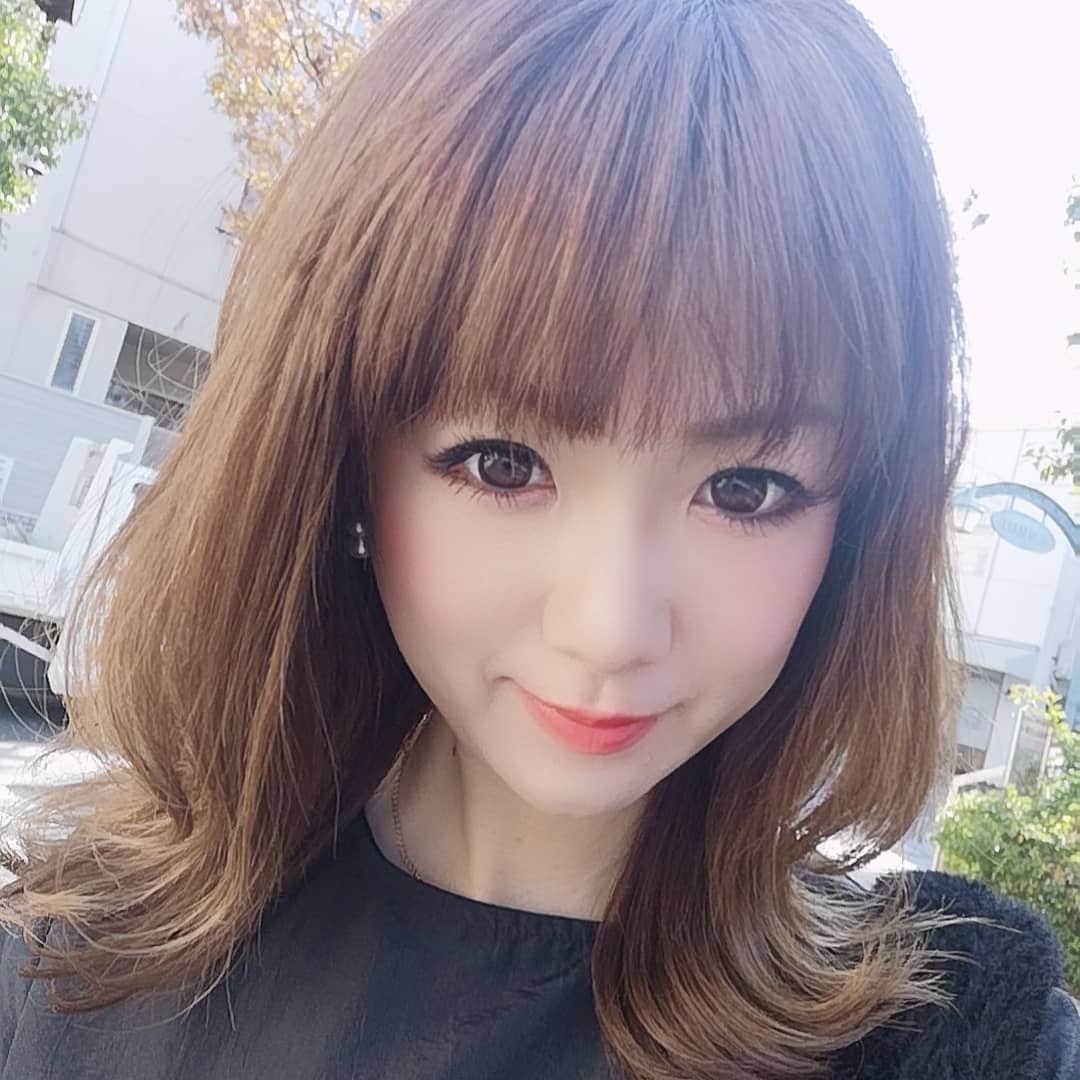 中島彩のインスタグラム：「インスタライブ❤️ 見てくださった皆様、ありがとうございました😭💕 初めてのことであたふた💦うまく話せなかったしご質問にもお答えしきれていないかもしれないですが...😭 楽しくおしゃべりさせていただき感謝しています❤️ ライブでお話したアイテムはまとめてストーリーにアップしますね😘 もし漏れがありましたらコメントくださいね💕 今日は本当にありがとうございました❤️ なおちゃん @laulea.kurakuen もありがとう～💕  #インスタライブ　#インスタライブありがとうございました」