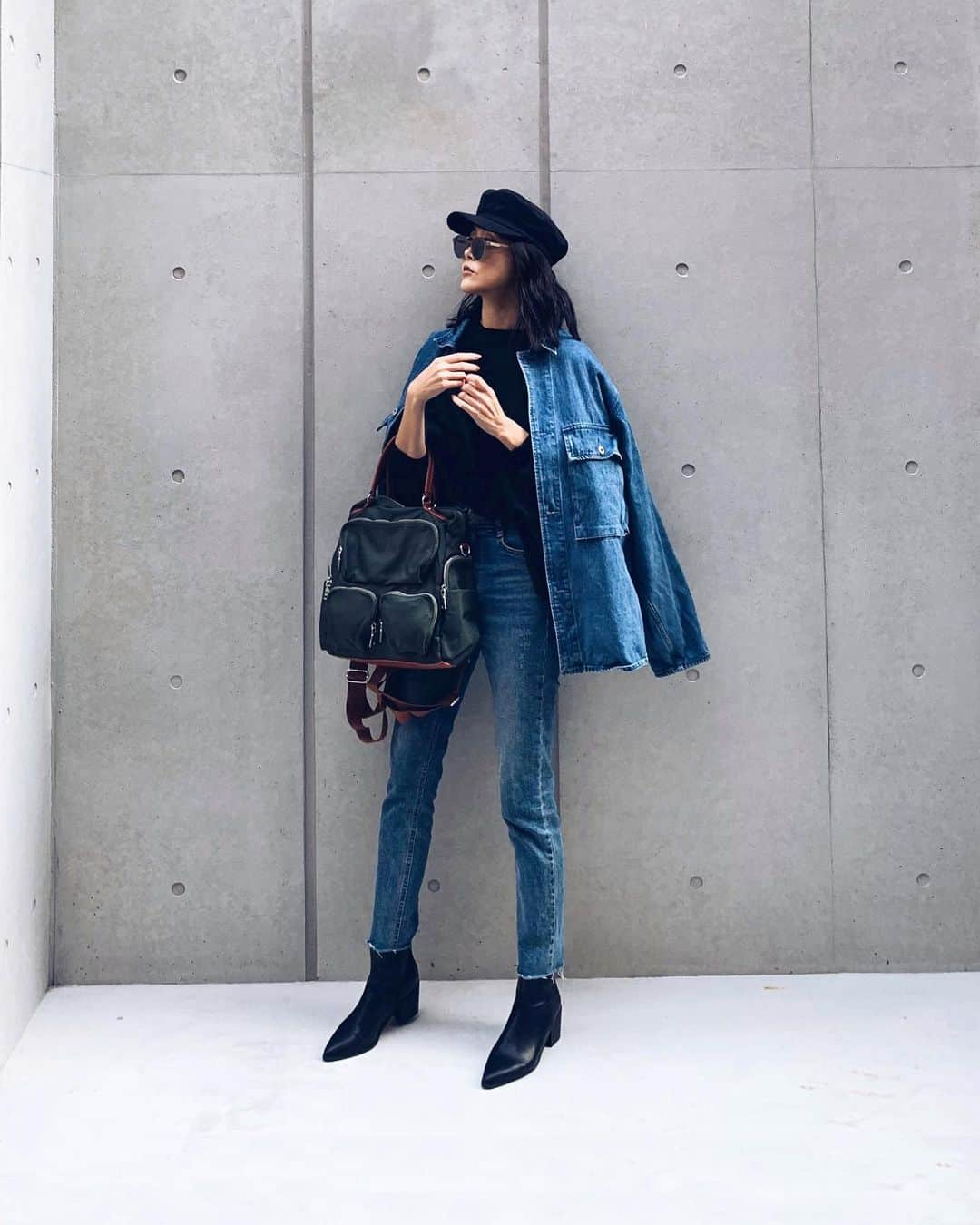 ALISA MATSUMURAのインスタグラム：「Style:) keep it simple…😎 . denim×denim💙🖤 . 先日暖かくて昼間は 裏起毛のスウェット着ていれば 厚手のアウターなくても過ごせた😀👍 . 明日もがんばろっっ . お疲れさまでしたー☕️♫ . #RULAHコーデ#RULAH_official#デニムオンデニム#スウェットコーデ#デニムコーデ#カジュアル#バッグ今日の新作#ブーツ#カジュアルコーデ#デニムシャツ#す」