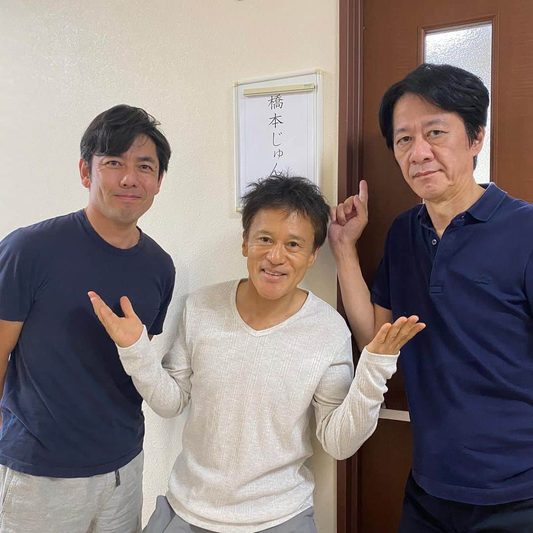 山中崇史のインスタグラム：「劇団☆新感線の橋本じゅんさん（私、轟天ファン‼︎）が、明日放送の相棒19 第6話『三文芝居』に出演してくださってます。楽しい撮影でした。ぜひご覧ください。 #相棒 #橋本じゅん #川原和久 #山中崇史」